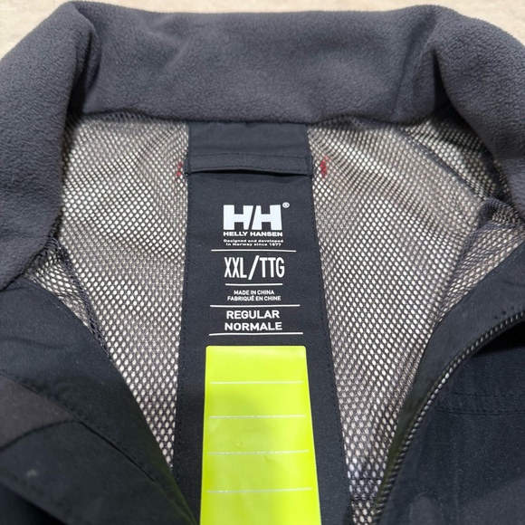 Helly Hansen Black Insulated Vest for Outdoor Adventures - Picture 13 of 13